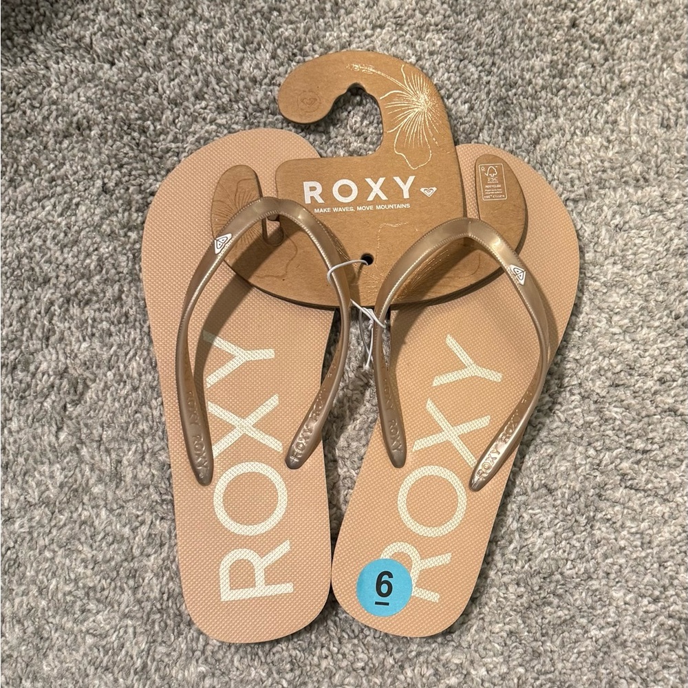 Lovely Roxy Gold Metallic Rubber Flip Flops Women’s Size 6 Ladies Logo straps